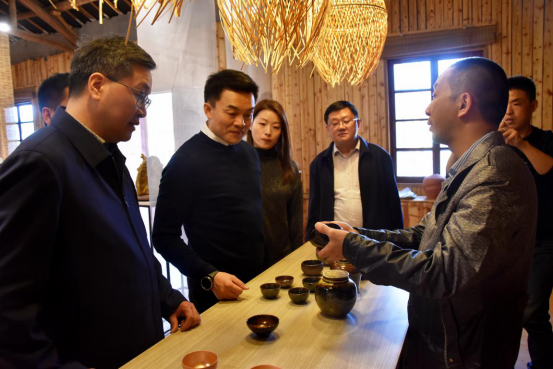 景域驢媽媽集團(tuán)董事長洪清華率隊來潛山考察372.png